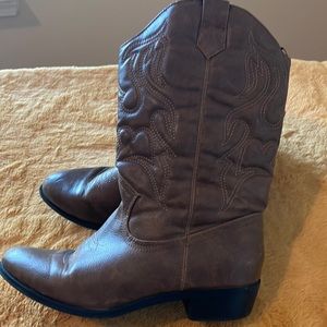 Brown cowgirl boots